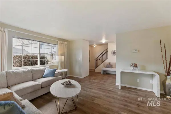 10424 W Palm Ln, Boise, ID 83704-5400