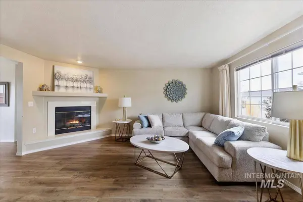 10424 W Palm Ln, Boise, ID 83704-5400