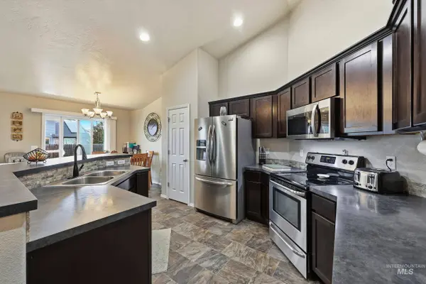 12594 Deadwood Ct., Nampa, ID 83651-5112