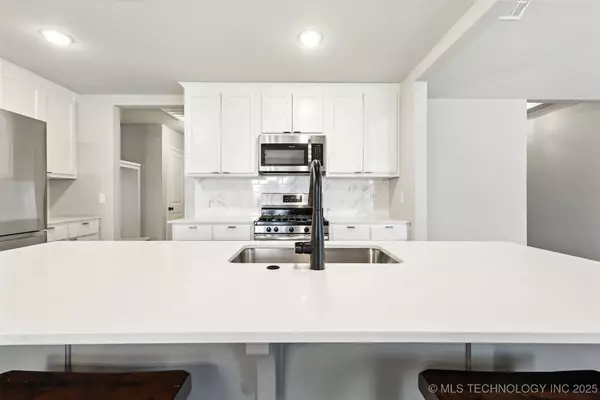 15903 E 74th ST, Owasso, OK 74055