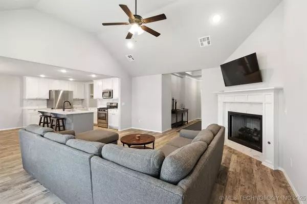 15903 E 74th ST, Owasso, OK 74055