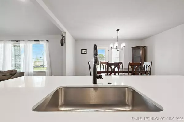 15903 E 74th ST, Owasso, OK 74055