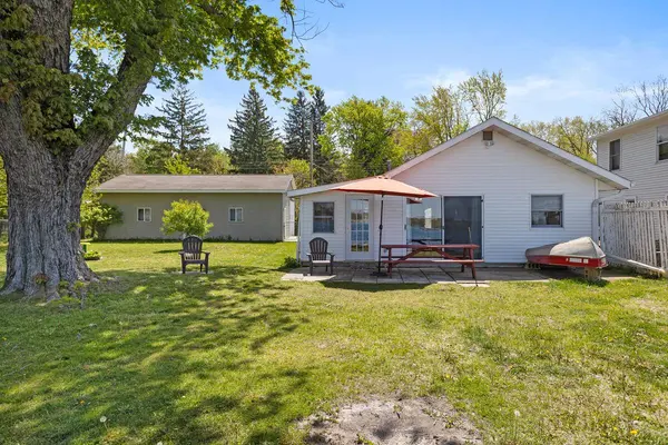 11334 E Shore Drive, Delton, MI 49046
