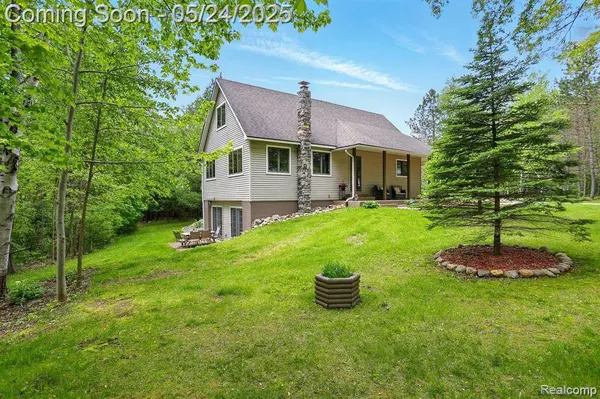 5960 Kidder Road, Almont Twp, MI 48003