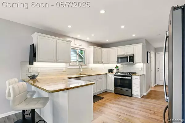 36694 Maple Leaf Drive, New Baltimore, MI 48047