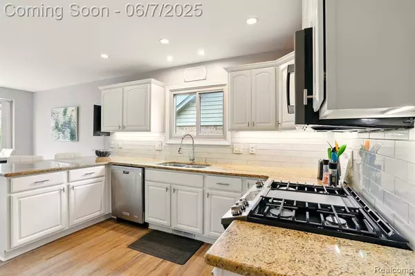 36694 Maple Leaf Drive, New Baltimore, MI 48047