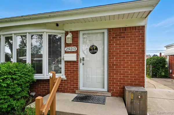 29213 Grant Street, St. Clair Shores, MI 48081