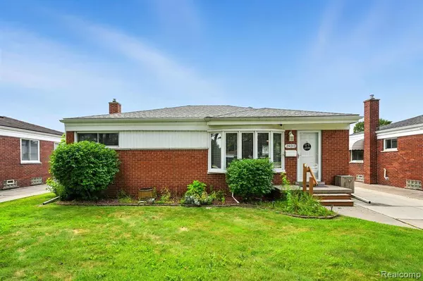 29213 Grant Street, Saint Clair Shores, MI 48081 3214