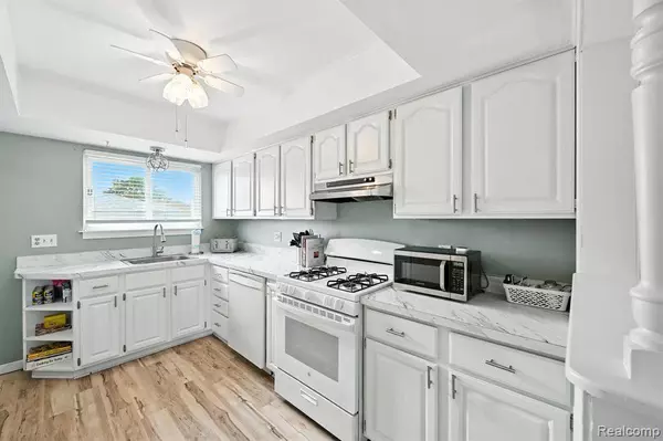 29213 Grant Street, Saint Clair Shores, MI 48081 3214