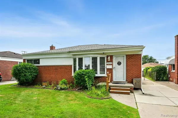 29213 Grant Street, Saint Clair Shores, MI 48081 3214