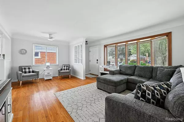 29213 Grant Street, St. Clair Shores, MI 48081