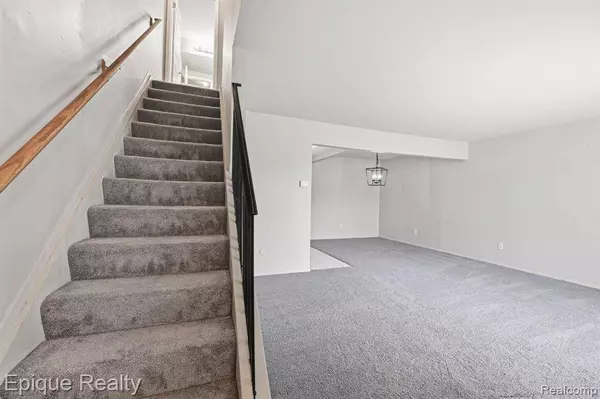 29792 City Center Drive, Warren, MI 48093 2429