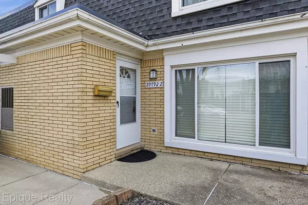 29792 City Center DR #2, Warren, MI 48093