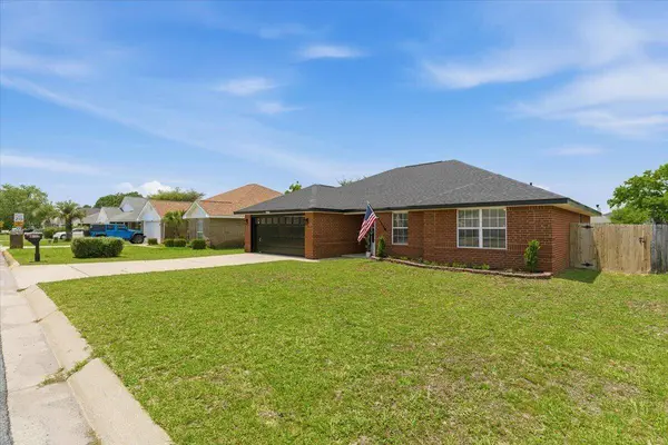 9562 Parker Place DR, Navarre, FL 32566