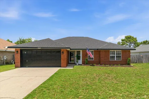 9562 Parker Place DR, Navarre, FL 32566