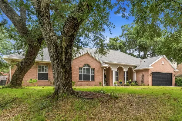 2809 Lee Trevino Ct, Shalimar, FL 32579-2222