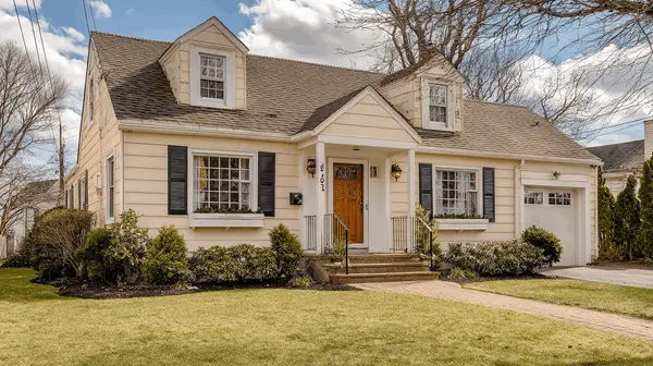 feature image of Your First Downsizing Conversation: What to Ask Before You Make a Move