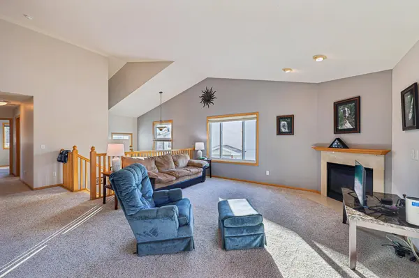 6112 Creek Line DR, Minnetonka, MN 55345
