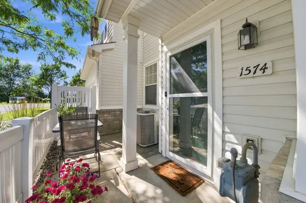 1574 Liberty CIR, Shakopee, MN 55379