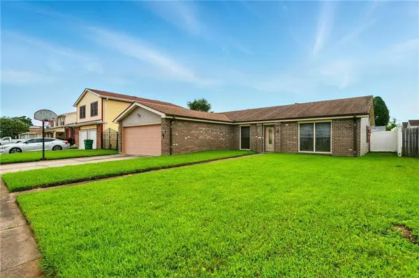 2721 S BIRCHFIELD DR, Harvey, LA 70058
