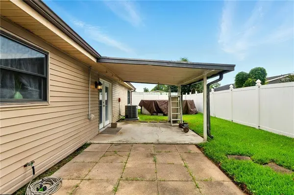 2721 S BIRCHFIELD DR, Harvey, LA 70058