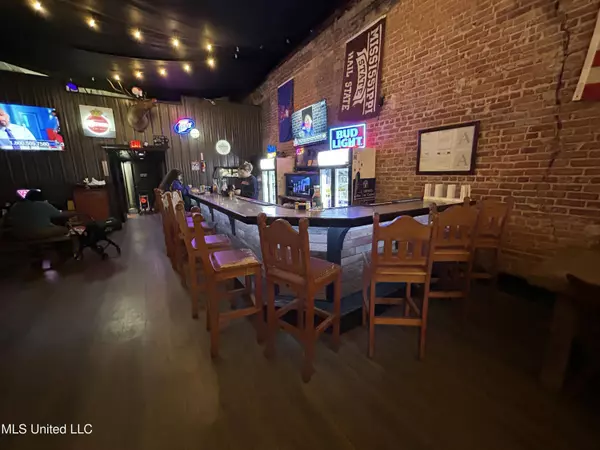 305 S Main Street, Yazoo City, MS 39194