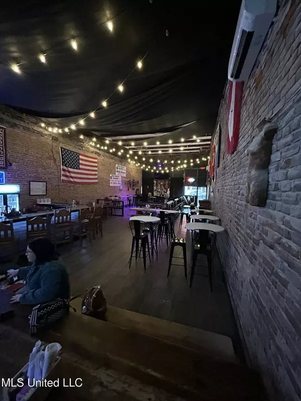 305 S Main Street, Yazoo City, MS 39194