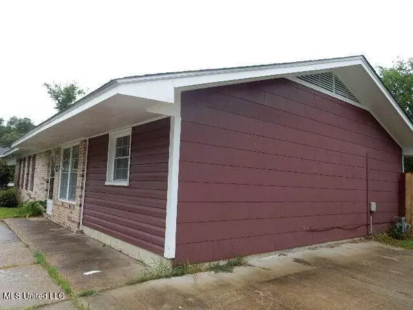 2607 W Stevens Circle, Gulfport, MS 39503