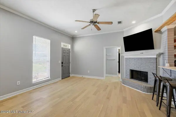 906 Oakwood Cove, Pearl, MS 39208