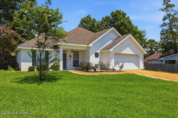 906 Oakwood Cove, Pearl, MS 39208