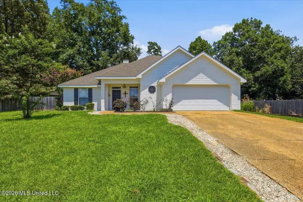 906 Oakwood Cove
