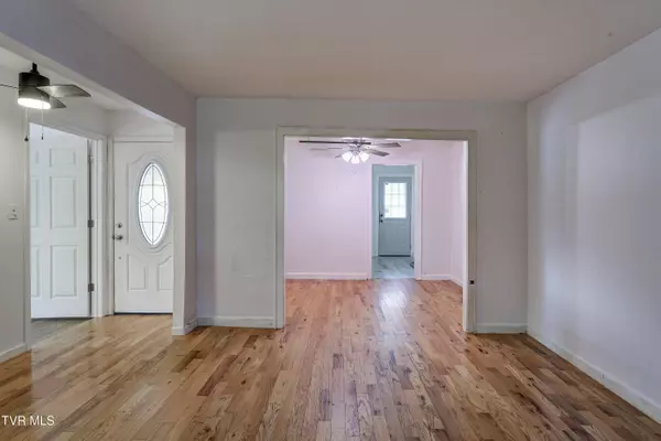 2012 Woodbine ST, Kingsport, TN 37660