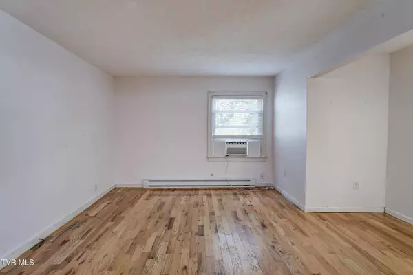 2012 Woodbine ST, Kingsport, TN 37660