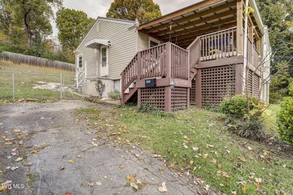 2012 Woodbine ST, Kingsport, TN 37660