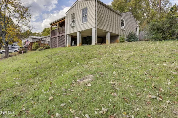 2012 Woodbine ST, Kingsport, TN 37660