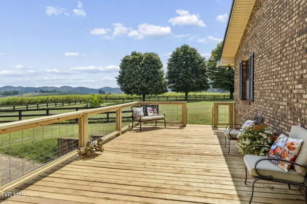828 Hickory Cove RD, Rogersville, TN 37857