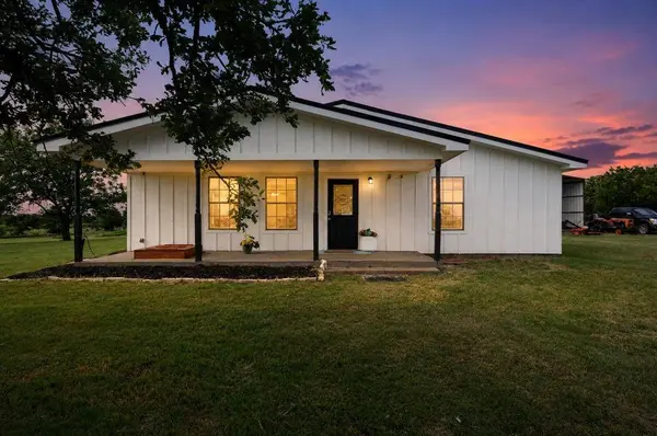 692 Plemons Drive, Henrietta, TX 76365