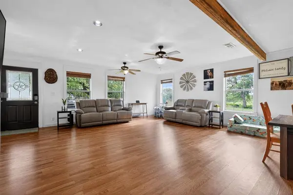 692 Plemons Drive, Henrietta, TX 76365