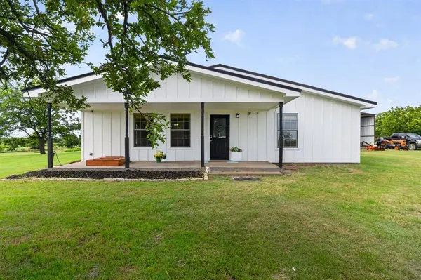 692 Plemons Drive, Henrietta, TX 76365