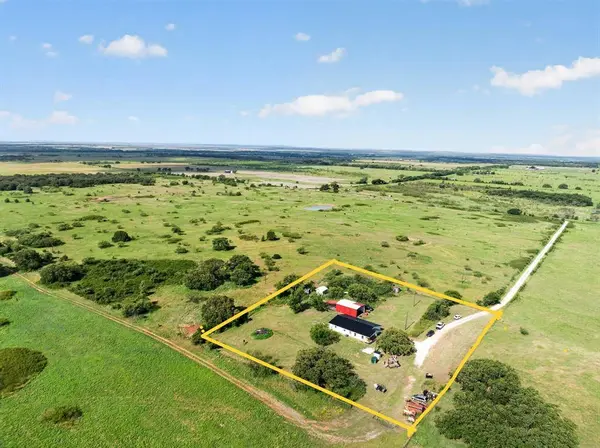 692 Plemons Drive, Henrietta, TX 76365