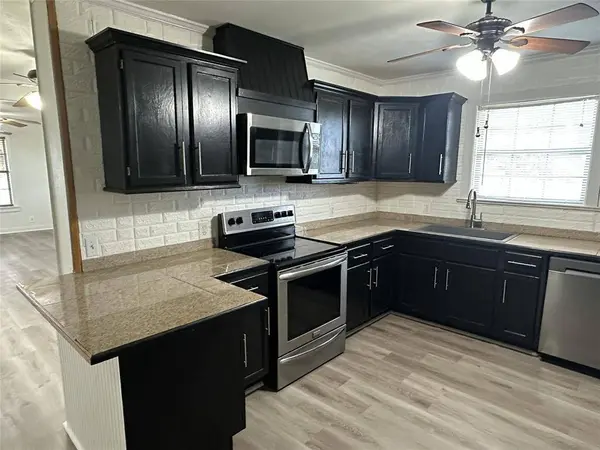 692 Plemons Drive, Henrietta, TX 76365
