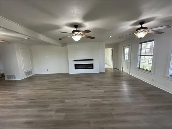 692 Plemons Drive, Henrietta, TX 76365
