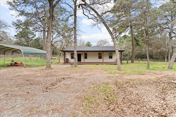 533 SE Pine Canyon DR, Smithville, TX 78957