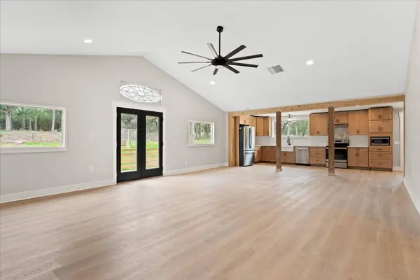 533 SE Pine Canyon DR, Smithville, TX 78957