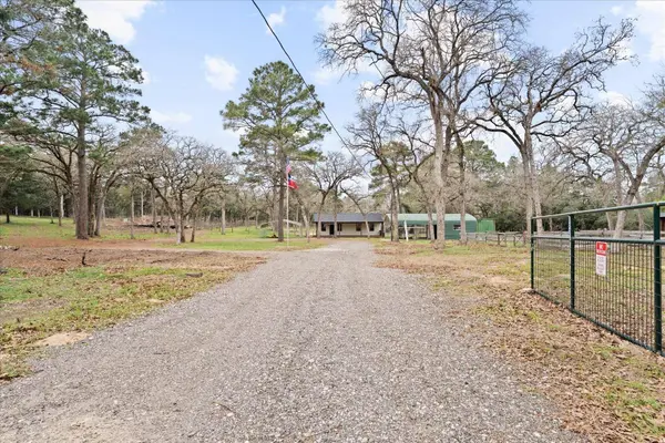 533 SE Pine Canyon DR, Smithville, TX 78957