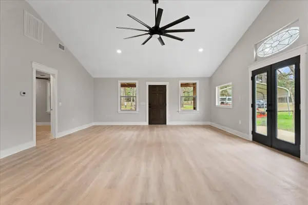 533 SE Pine Canyon DR, Smithville, TX 78957