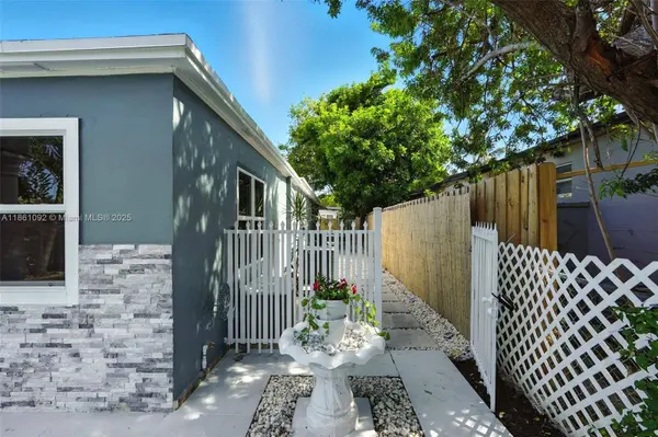 2242 Coolidge St, Hollywood, FL 33020