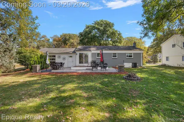 3915 Jennings DR, Troy, MI 48083