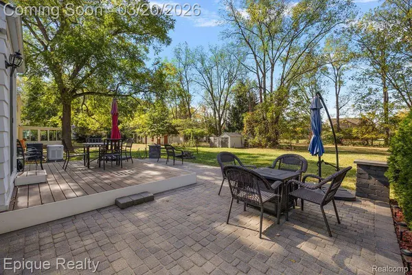3915 Jennings DR, Troy, MI 48083