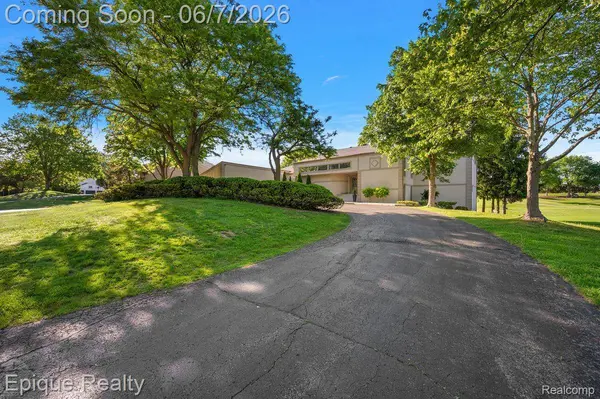 1848 Golf Ridge DR S, Bloomfield Hills, MI 48302